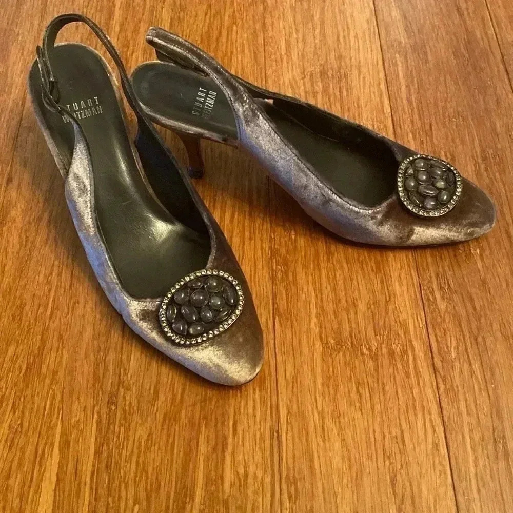 Stuart Weitzman Gray Velvet Jeweled Round Toe Heels Size 8